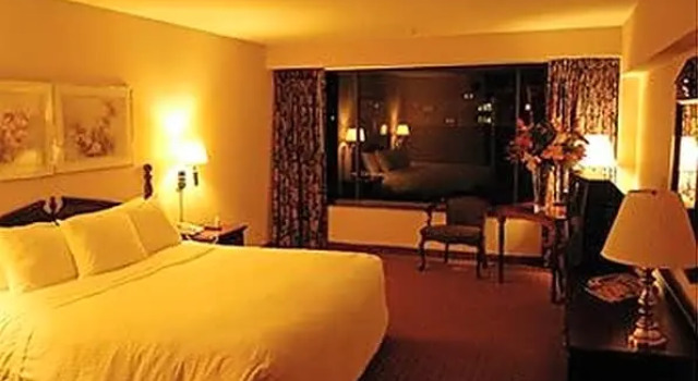 Четырёхместный номер Standard The Avalon Hotel and Conference Center