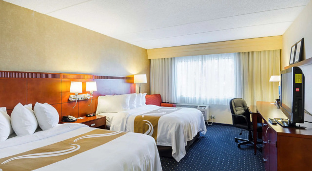 Четырёхместный номер Standard Quality Inn Boston-Revere