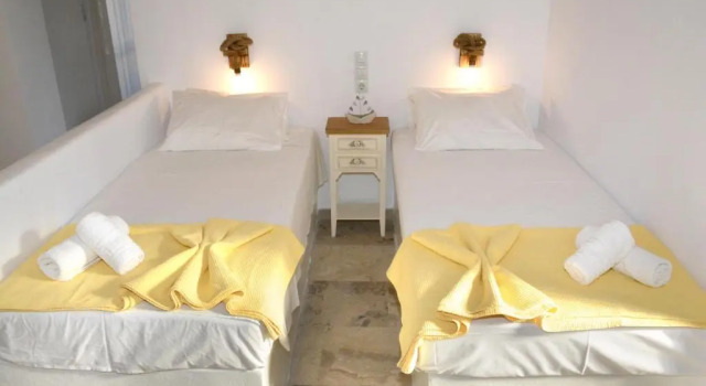 Трёхместный номер Deluxe Golden Star Praxitelous