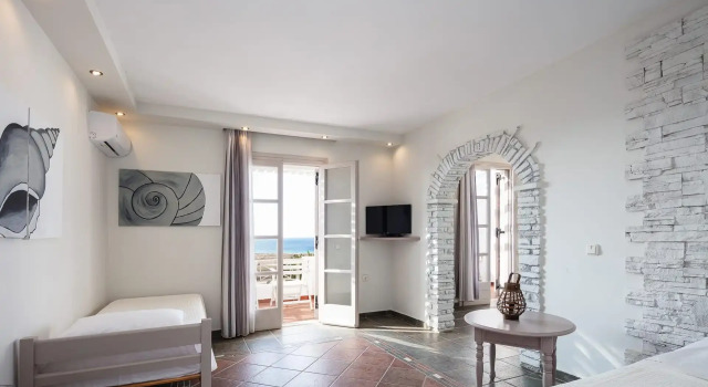 Четырёхместный номер Standard с балконом и с видом на море Kavuras Village Hotel & Suites