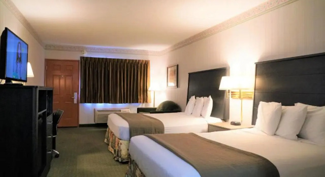 Четырёхместный номер Deluxe College Inn