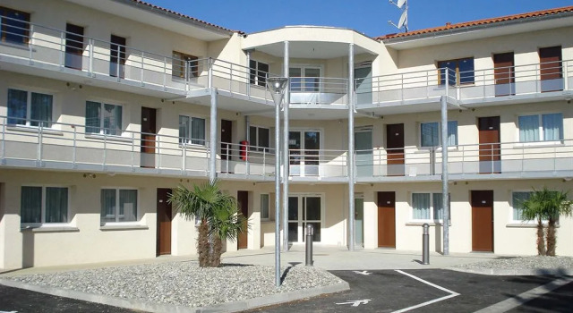 Hôtel La Palmeraie, Забронировать Отель Корнебарьё Верхняя Гаронна, рядом с Церковь Св. Клемента