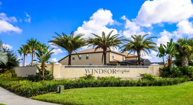 Amazing New TownHome 5 Bdr 4,5 Bath with Pvt Pool and Access to Clubhouse,15min from Disney, Book Feriehus Hoteller i Four Corners med pool, Swimmingpool