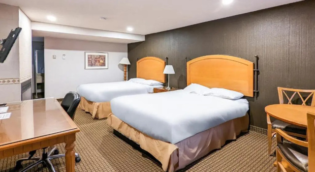 Четырёхместный номер Standard First Canada Hotel Cornwall Hwy 401 ON