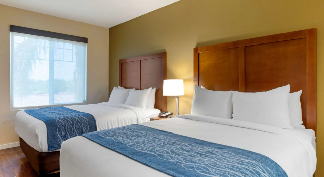 Четырёхместный люкс Comfort Inn & Suites Near Ontario Airport