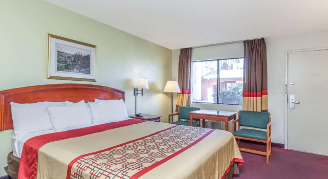 Двухместный номер Super 8 by Wyndham Bakersfield/Central