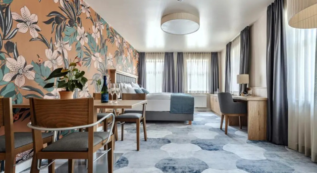 Полулюкс Deluxe Hotel & Restaurant Rödersaal
