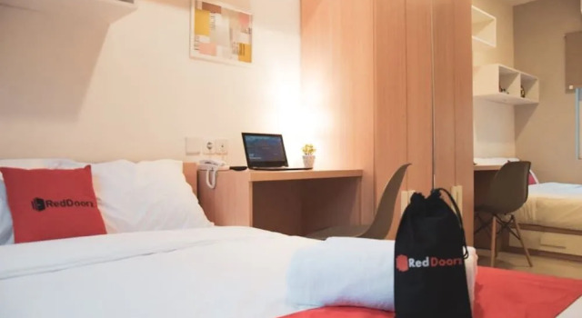 RedDoorz Plus Syariah near Manggarai Station 3