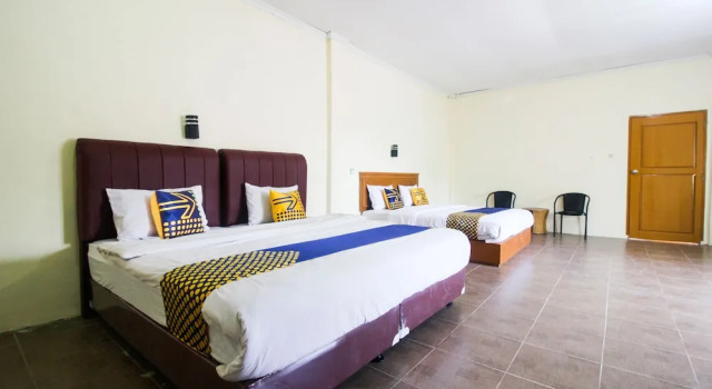 Трёхместный номер Standard SPOT ON 2809 Hotel Yasmin