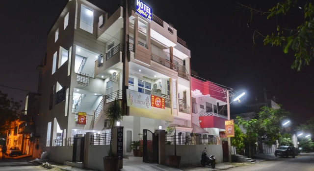 OYO 13083 Hotel Lovely Inn, Забронировать Отель Отели штата Раджастхана с парковкой, Парковка