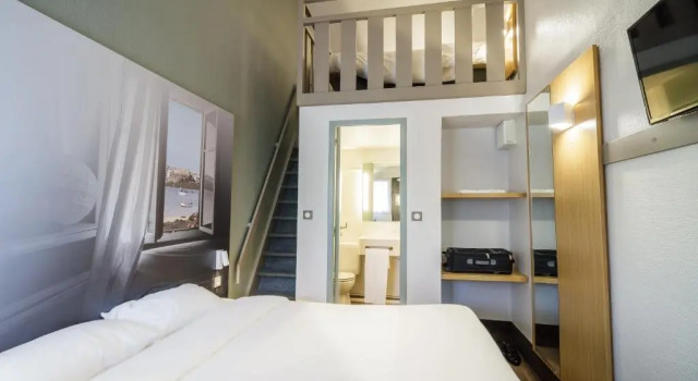 Четырёхместный номер Мансарда B&B HOTEL Morlaix