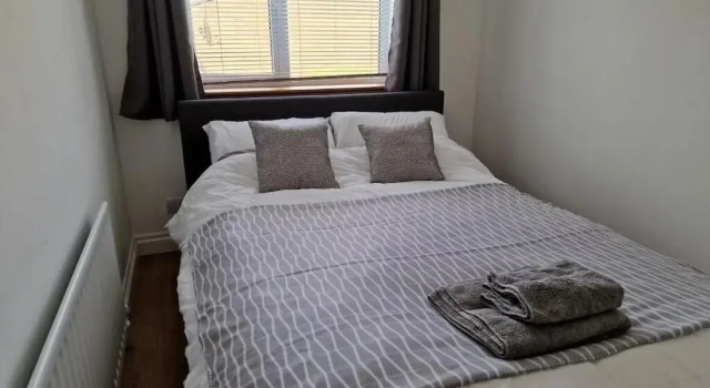 Коттедж с 6 комнатами Spacious 6-bed house - 12 mins Gatwick