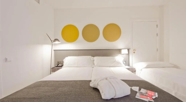 Трёхместный номер Standard Aparthotel Atenea Valles