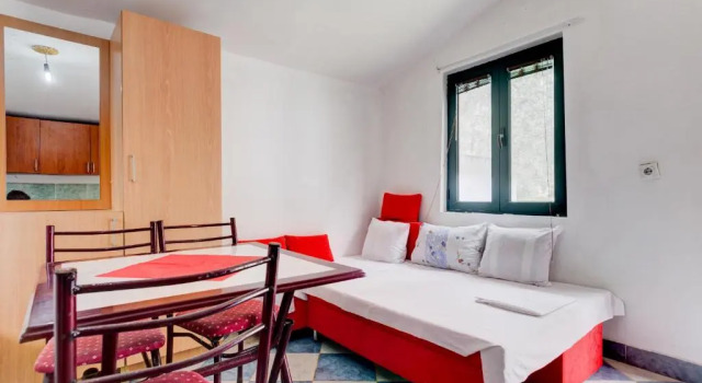 Raj mira, Book Hotel Busat 