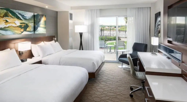Четырёхместный номер Standard с видом на реку South Sioux City Marriott Riverfront