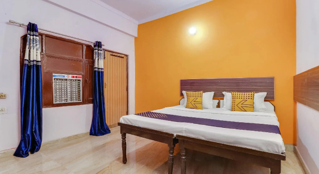 SPOT ON 76374 Hotel Bhaskar, Забронировать Отель Отели Газиабад с парковкой, Парковка