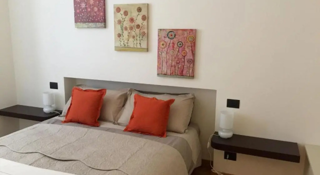 CHARMING COMO - Apartment downtown in the pedestrian area with 2 double bedrooms and 2 complete bathrooms a spacious living room and full equipped kitchen, Забронировать Апартаменты/квартира Апартаменты Комо, рядом с Площадь Кавур, Апартаменты/квартира