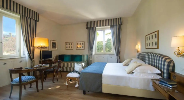 Трёхместный номер Standard Park Palace Hotel