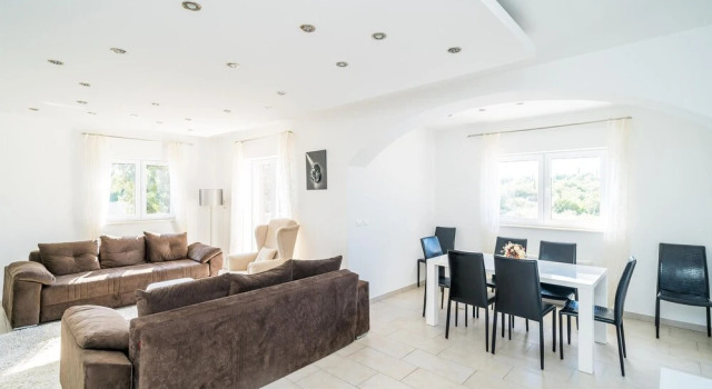 Stunning Apartment in Cilipi With 3 Bedrooms, Wifi and Outdoor Swimming Pool