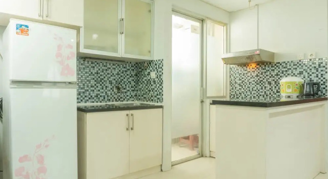Spacious and Homey 2BR Green Central City Apartment, Забронировать Апартаменты/квартира Отели Джакарты с парковкой, рядом с Glodok Market, Парковка