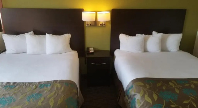 Четырёхместный номер Standard Baymont by Wyndham Eau Claire WI