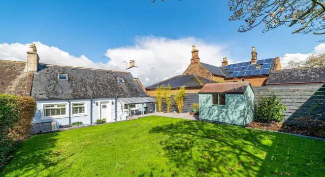 3 Bed Cottage - Sleeps 6 - Garden - Parking - Wifi
