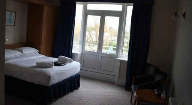 Executive dublă cameră Uno Thames Hotel Maidenhead -Reopened Brand New Again -FREE PARKING