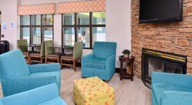 Comfort Inn & Suites West Dodge, Rezerwuj Hotel Hotele w Omaha z basenem, Basen