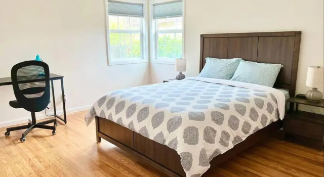 3 bedroom residential home in the lovely town near SFO San Francisco, Забронировать Отель Отели San Mateo County с парковкой, Парковка