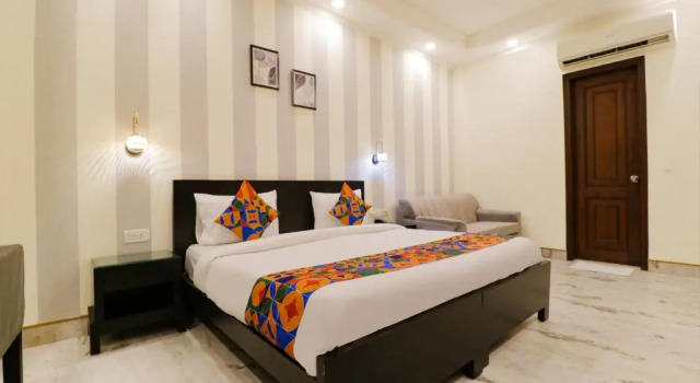 Номер Premium Fabhotel Rr Residency