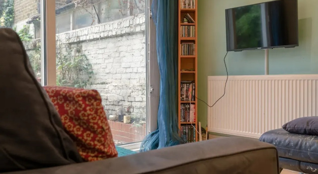 2 Bedroom Apartment With Garden in Chelsea, Varaa Huoneisto Asunnot kohteessa Merseyside, Huoneisto