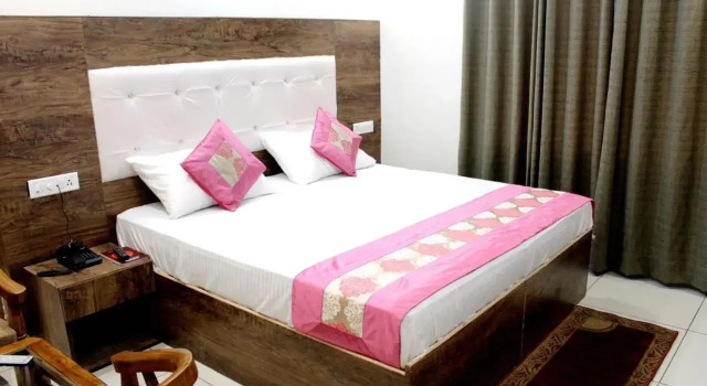 Hotel Royal Star 6, Rezerwuj Hotel Panchkula Delhi