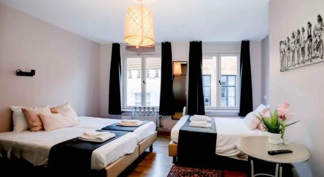 Четырёхместный номер Standard Hotel Rose Red