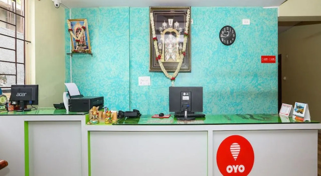 OYO 15725 Golden Residency