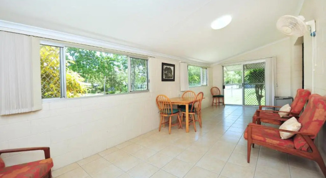 Seascape Holidays - 53 Reef Street, Prenota Casa vacanze Hotel a Queensland con parcheggio, Parcheggio