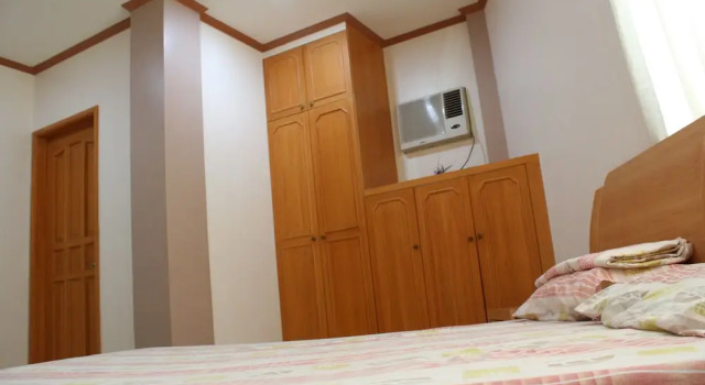Апартаменты Dumaguete Springs Apartment