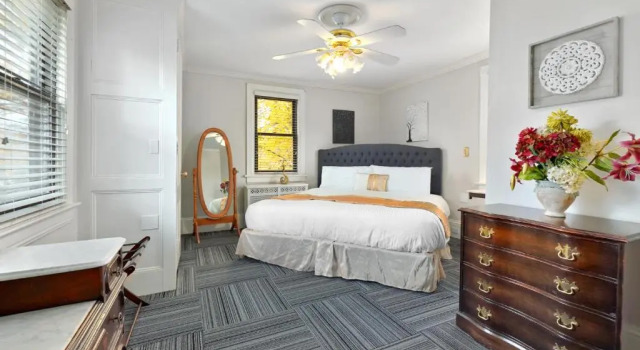 Люкс Deluxe DeBary Inn