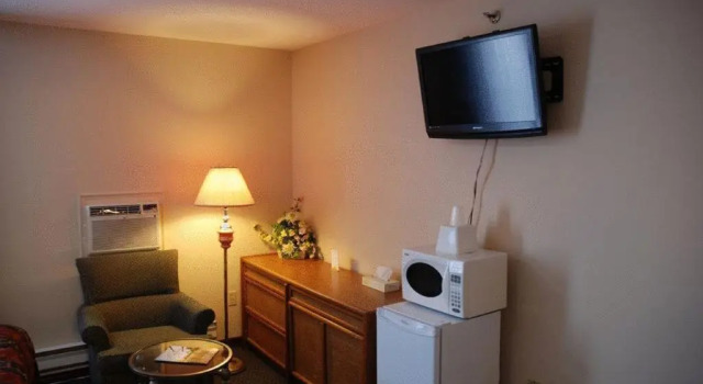 Четырёхместный номер Deluxe Commons Inn