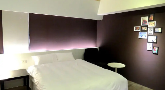 Standardowy dwuosobowy pokój i balkonem Inn Taichung Hostel