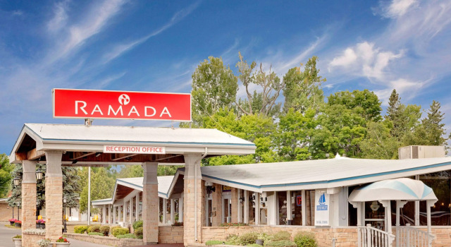Ramada by Wyndham Gananoque Provincial Inn, Buchen Sie Hotel Hotels in Thousand Islands mit Pool, Schwimmbad