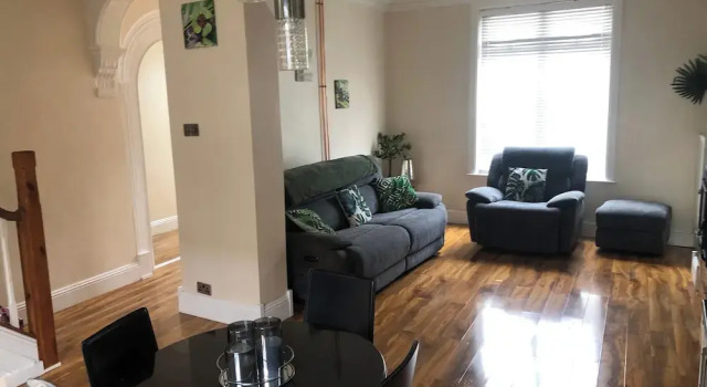 Коттедж Darlington Delight - Spacious 3 Bedroom House