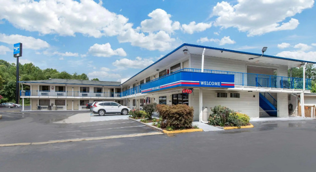 Кровать в общем номере Rodeway Inn Winston Salem Route 52