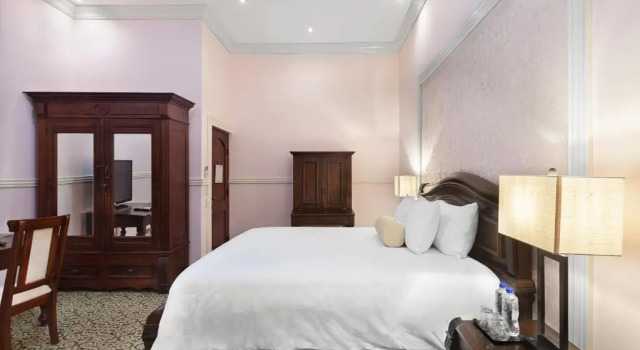 Полулюкс Hotel la Perla Leon