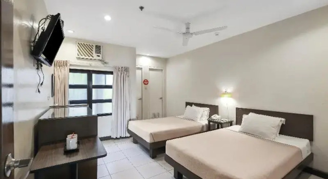 Четырёхместный номер Deluxe Governor Forbes Inn - Manila City Center