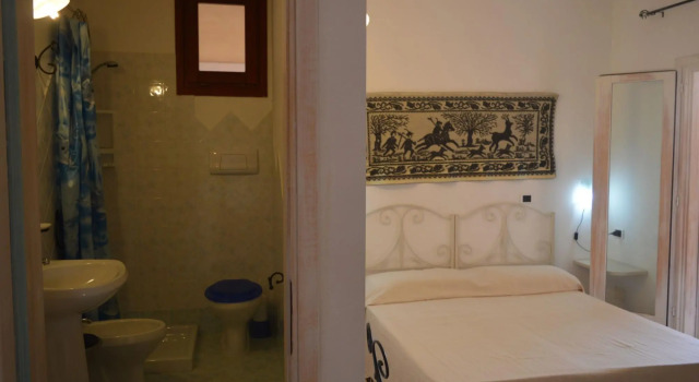 Apartment surrounded by greenery 5 minutes on foot from the beaches of Baia Caddinas and the large s-S'Abba e sa Pedra