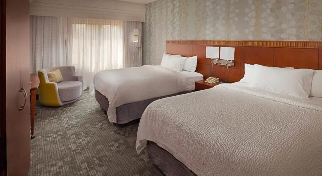 Четырёхместный номер Standard Courtyard by Marriott Harrisburg Hershey