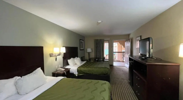 Четырёхместный номер Standard Quality Inn Mt Pleasant