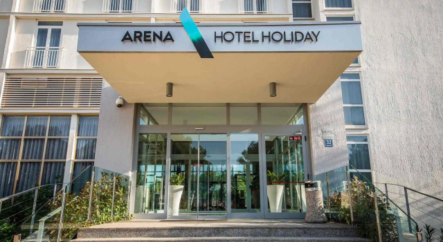 Arena Hotel Holiday