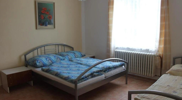Domek u lesa, Rezerwuj Hotel Hotele w Central Bohemia z parkingiem, Parking