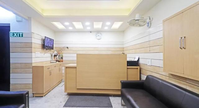 Mauryan Express Hotel Dashrathpuri Metro
